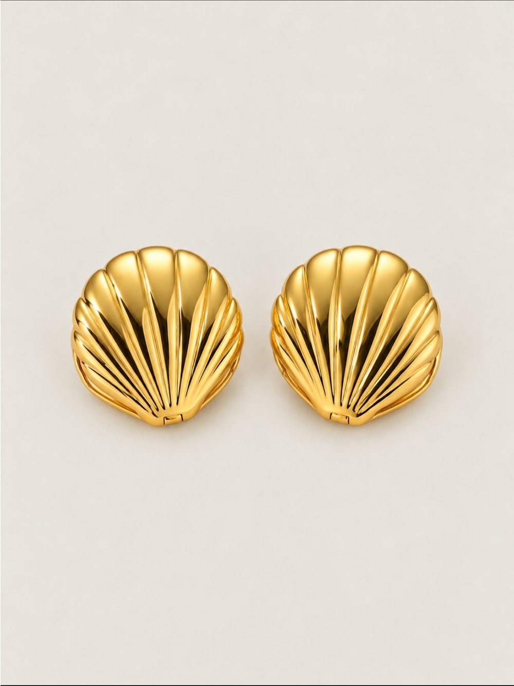 New! Gold Scallop Shell Earrings NWOT